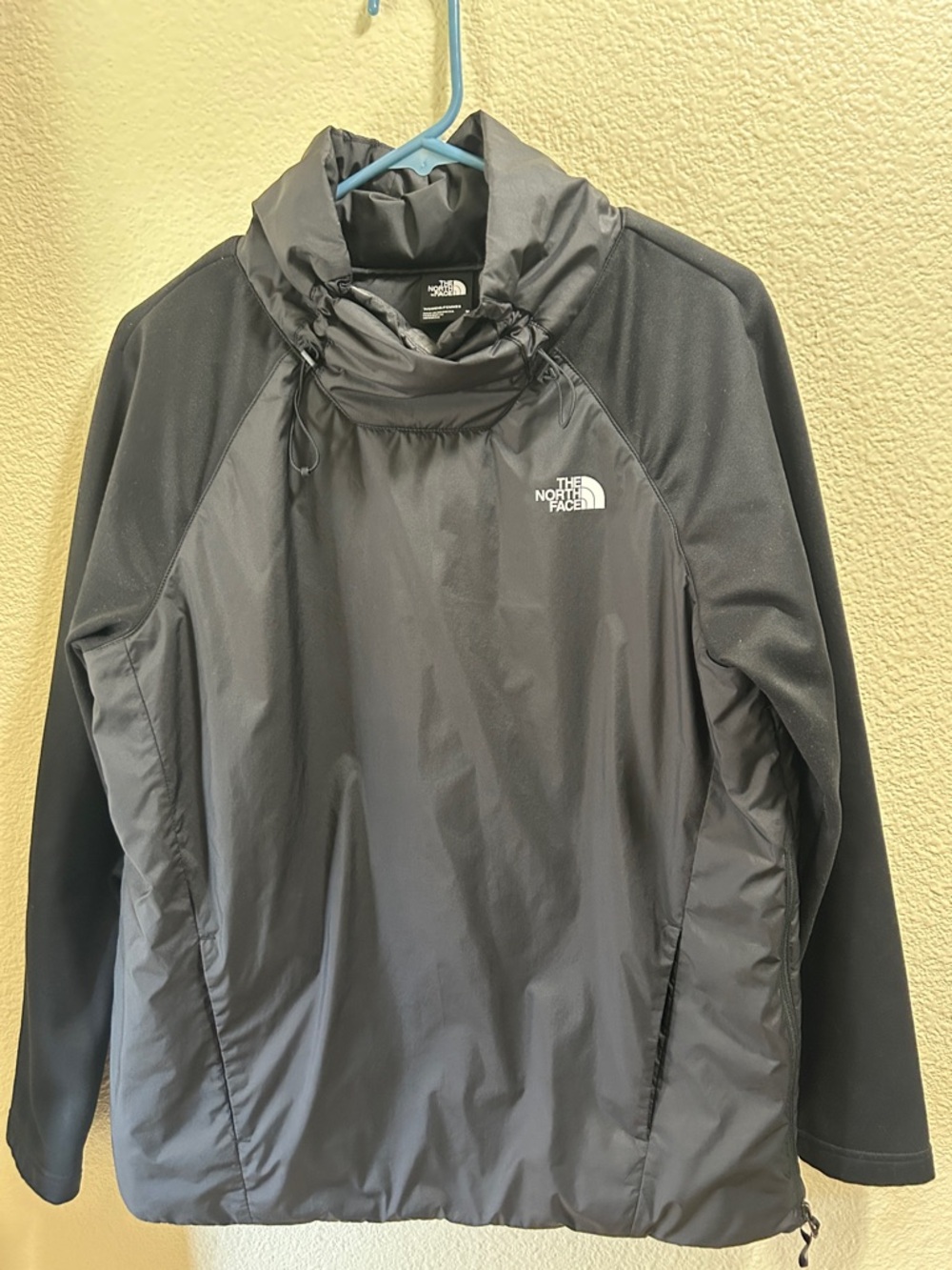 The North Face Women's Canyonlands Insulated Hybrid Pullover.